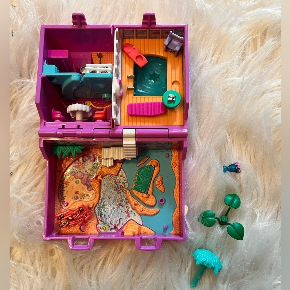 Vtg 1996 Bluebird Polly Pocket Surf n' Swim Island Beach with pieces